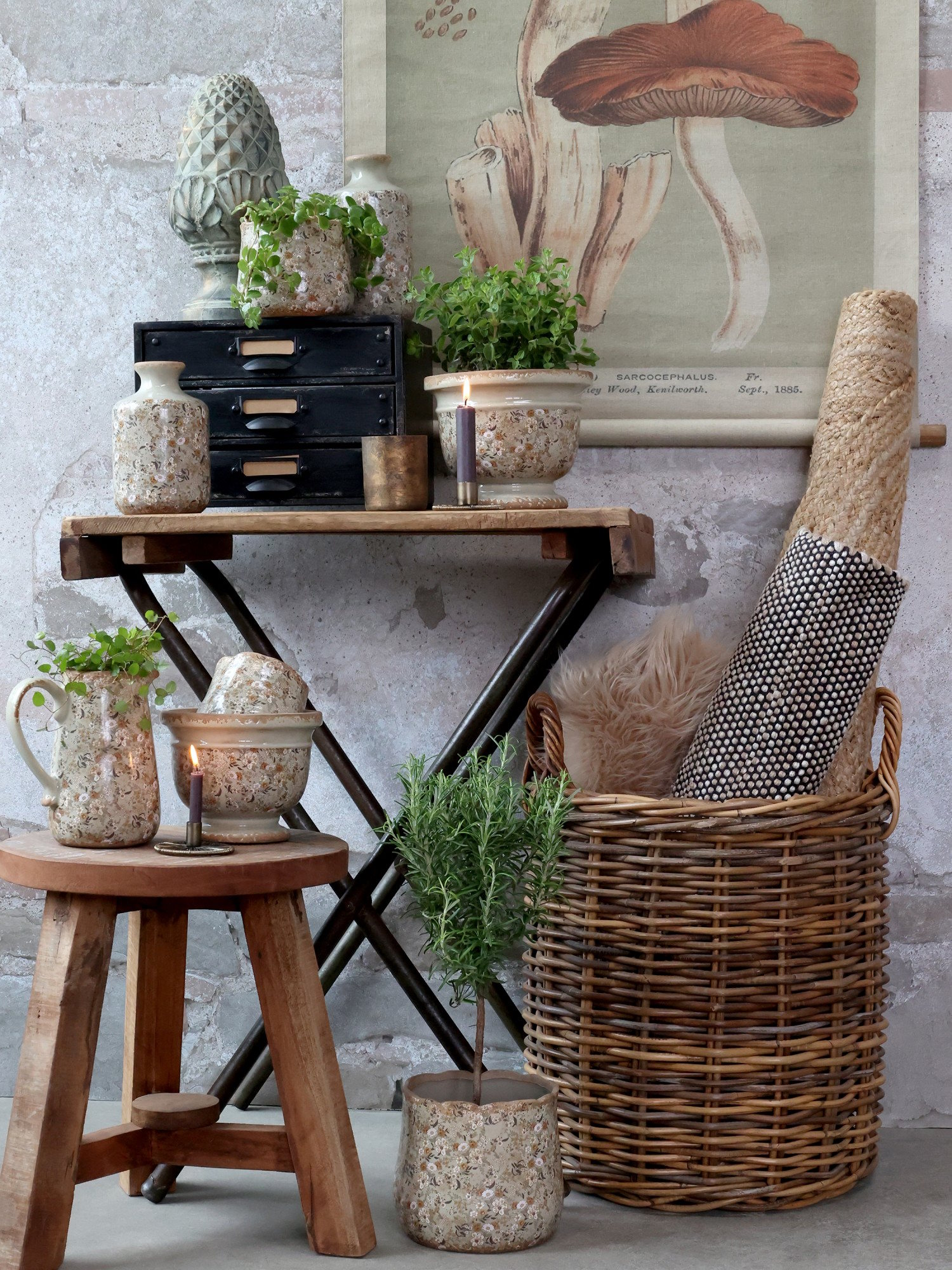 RUSTYKALNY_DREWNIANY_STOLIK_STOLEK_POSTARZANY_BLAT_DUZY_PLECIOMNY_KOSZ_CHIC_ANTIQUE_POLSKA_SKLEP_DESIGNBYWOMEN
